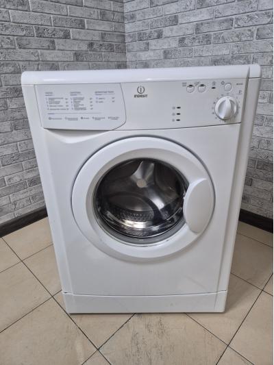 Стиральная машина Indesit WIU 100 Стиральная машина Indesit WIU 100